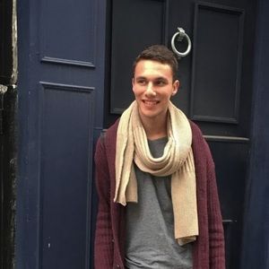 Meet your Posher, Levi